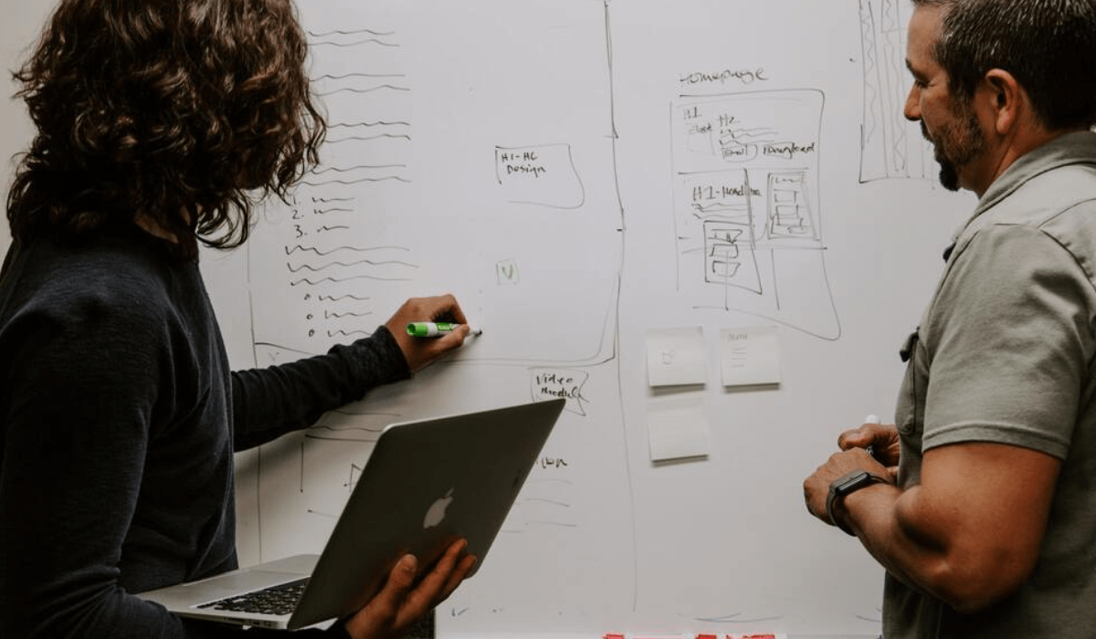 los mockups ayudan a los product owners a comunicarse con los distintos stakeholders